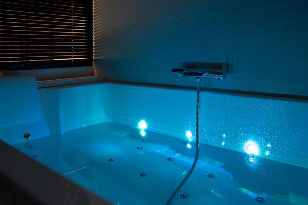 Suite De Luxe Jacuzzi Balneo,King Size Bed Collobrières Eksteriør bilde